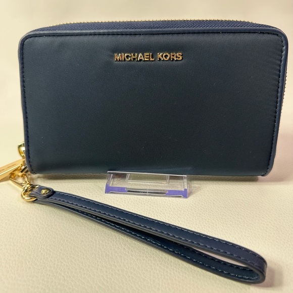 Michael Kors Handbags - NEW Women’s Michael Kors Jet Set Travel Nylon & Leather Zip Wallet/Wristlet